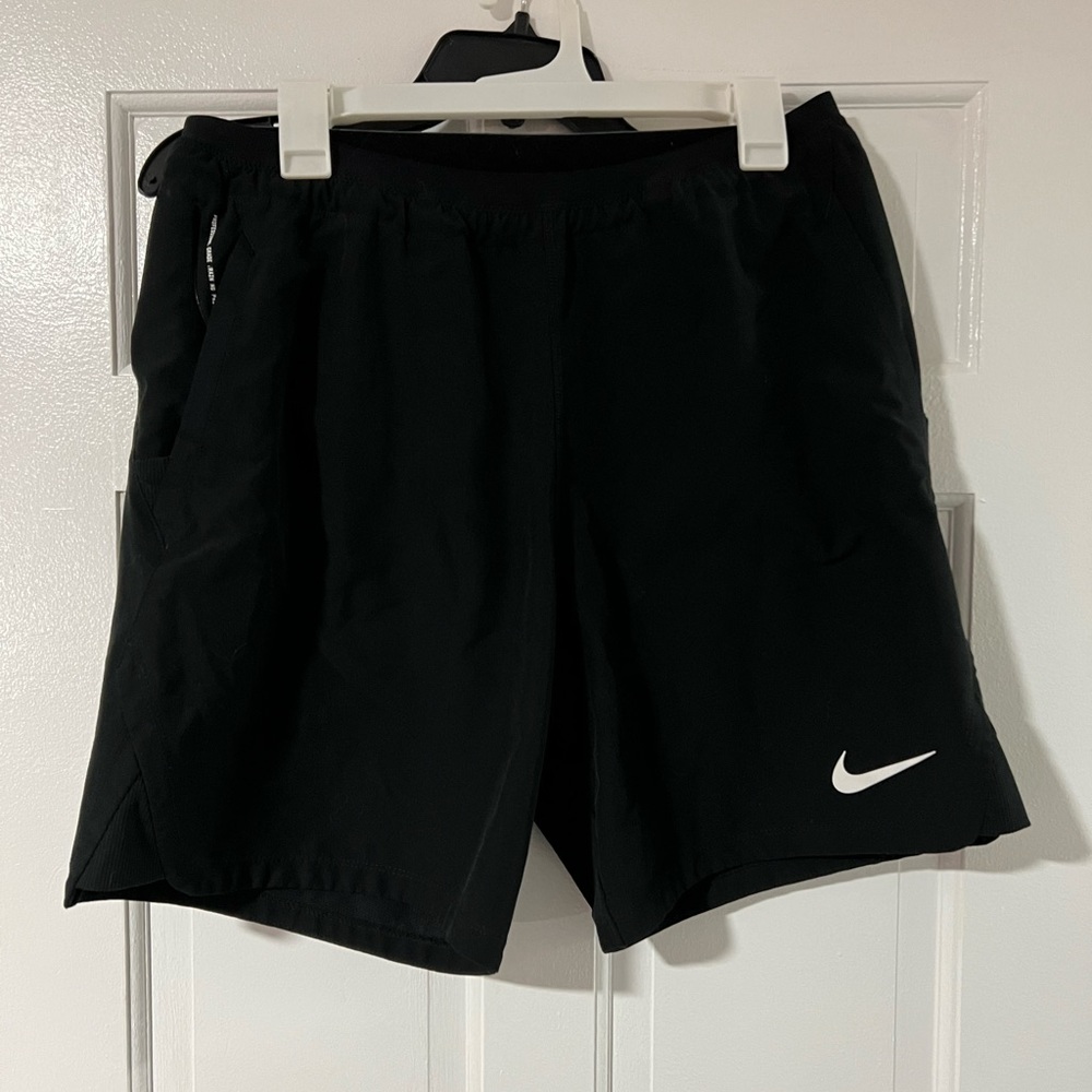 Men’s Nike L Black Shorts